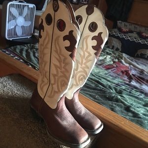 Woman’s size 8 tony lama cowgirl boots